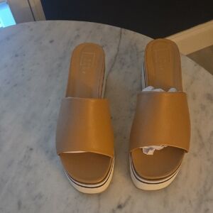 Jade Shu Shop Tan Slide Sandals, Size 9, In Box
